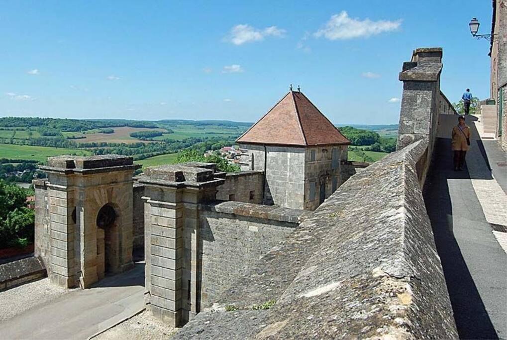 Appartement Proche Des Remparts Langres Exterior photo