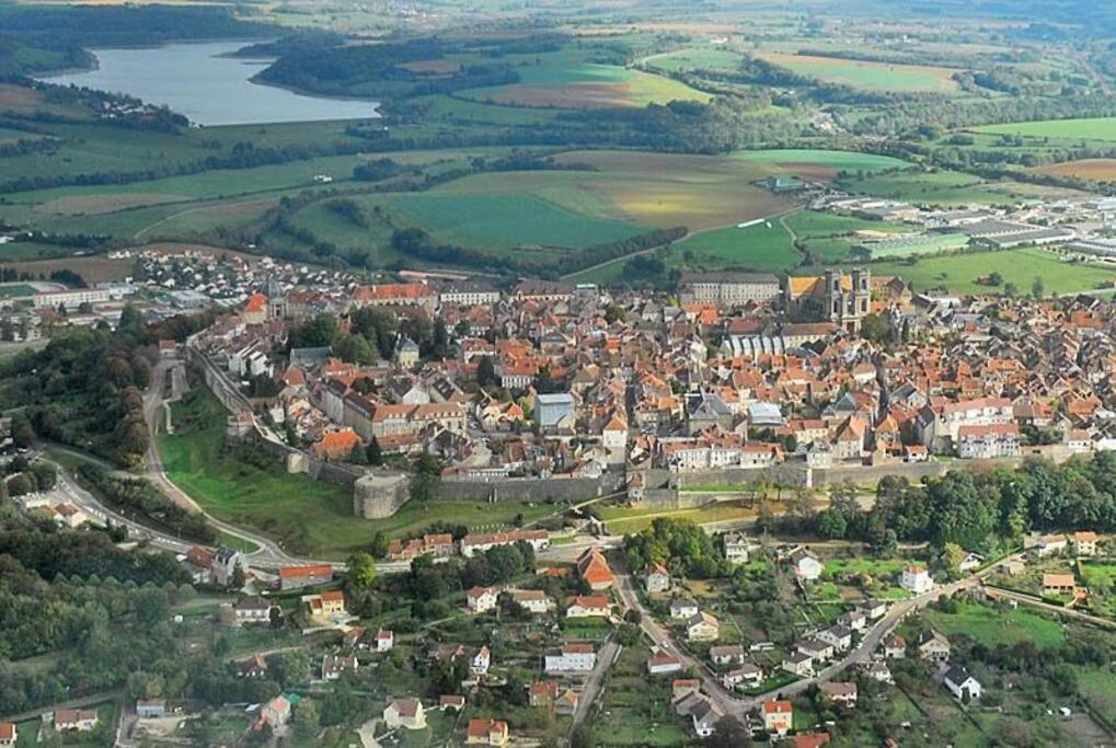 Appartement Proche Des Remparts Langres Exterior photo